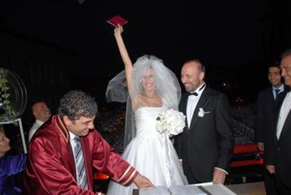 Məşhur cütlüklərin heç yerdə görmədiyiniz toy şəkilləri