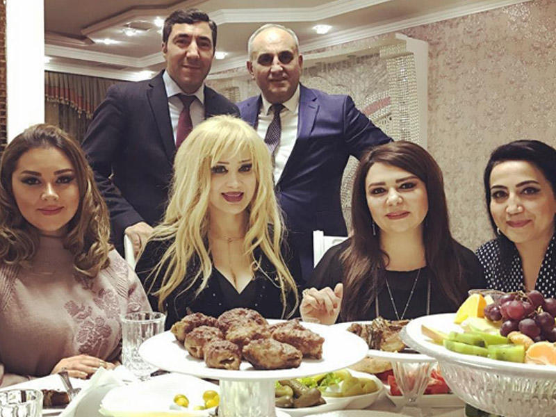 Məleykə Əsədova əməkdar artistin ad günündə