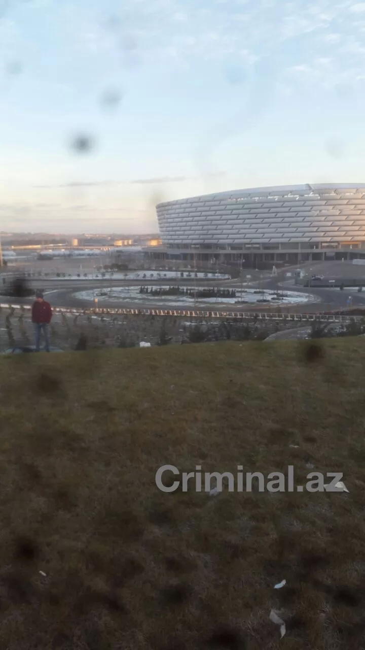 В Баку пассажирский автобус совершил аварию, есть погибший и раненые