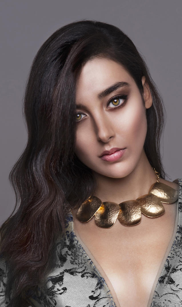 Müğənninin model xanımı ana olacaq