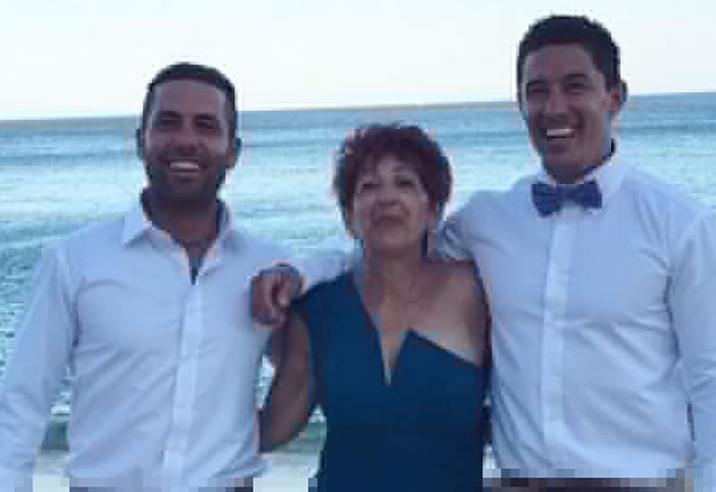 Братья растрогали Сеть подарком маме, на который копили 10 лет