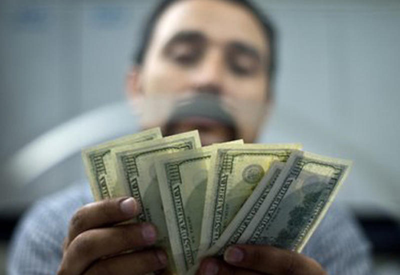 Dollar neçəyədir?