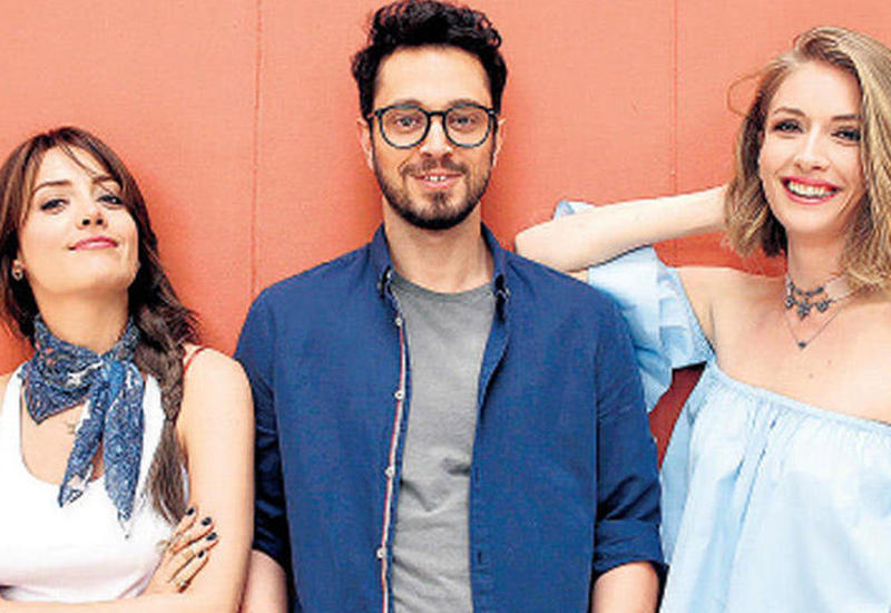 Murat Boz bu gün iki sarışın gözəllə Bakıya gəlir