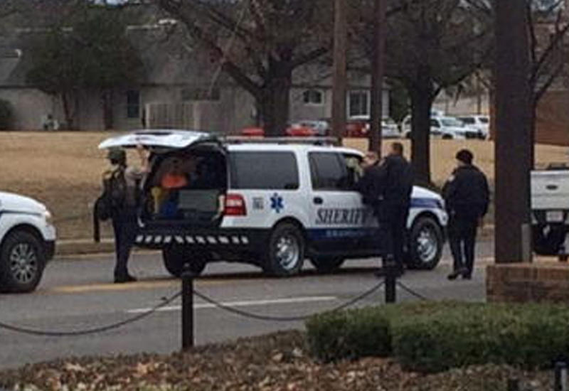 В США неизвестный захватил заложников в банке