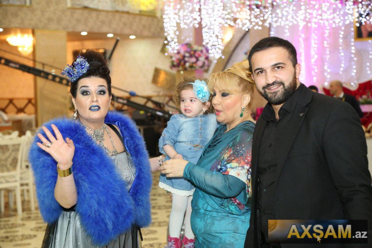Elza yeni doğulan nəvəsi üçün qonaqlıq edib