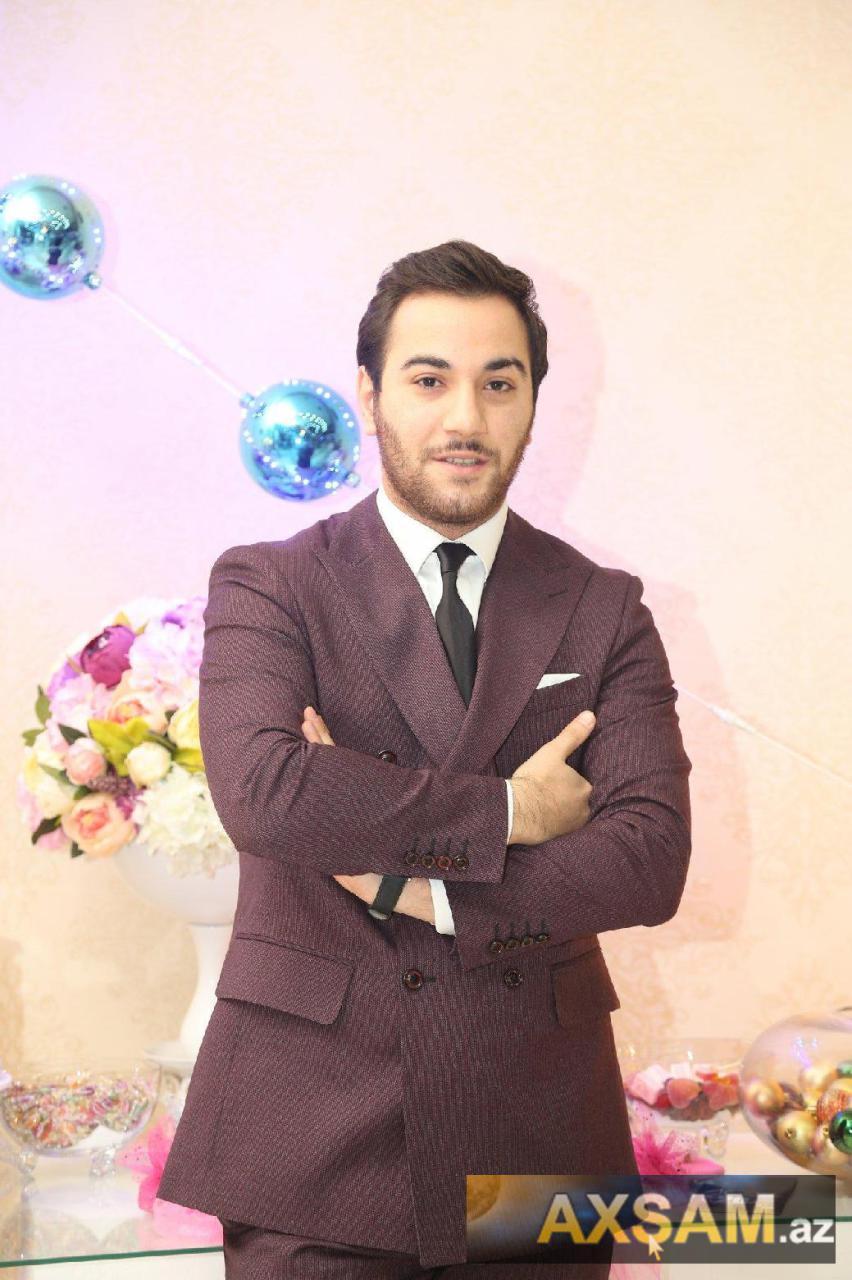 Elza yeni doğulan nəvəsi üçün qonaqlıq edib