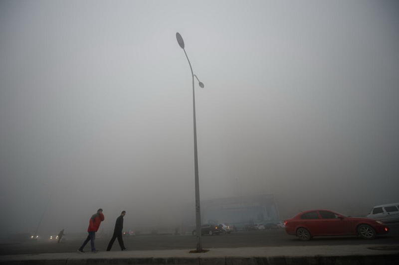 Китай задыхается от аномального смога