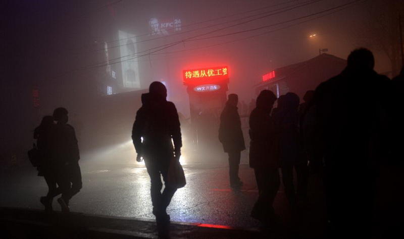 Китай задыхается от аномального смога