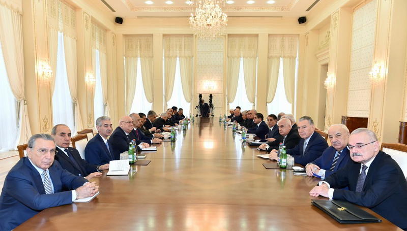 Под председательством Президента Ильхама Алиева прошло заседание Кабмина, посвященное итогам социально-экономического развития в 2016 году и предстоящим задачам