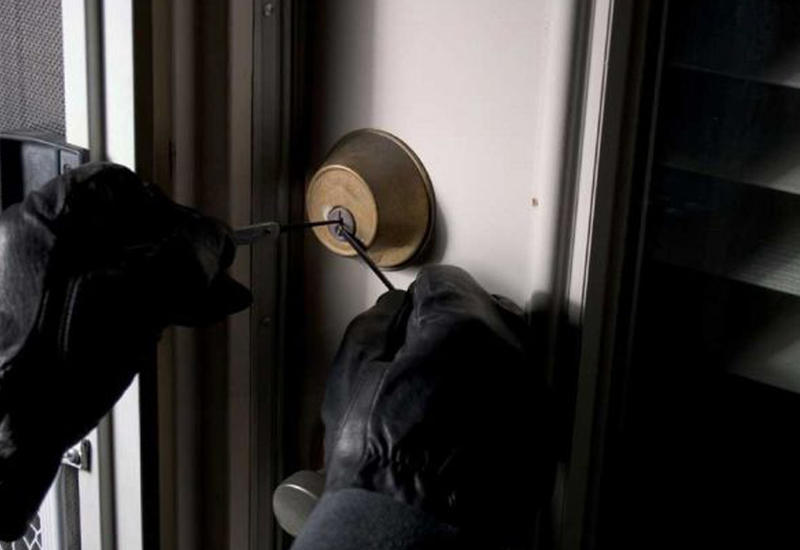 Abşeronda orta məktəbdən oğurluq edilib