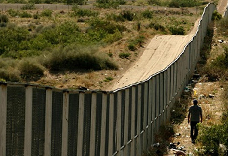 Турция отгородилась от Сирии и Ирака 330-километровой стеной