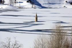 Sular çəkilincə məscid minarəsi ortaya çıxdı