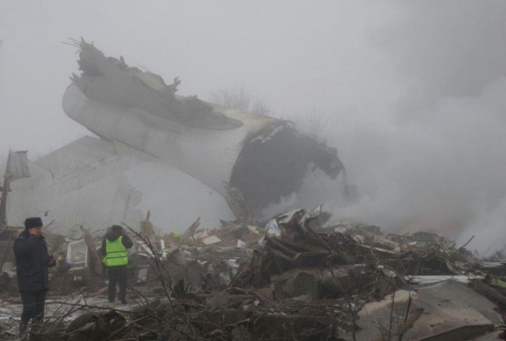 Boeing рухнул на дачный поселок под Бишкеком: более 30 погибших