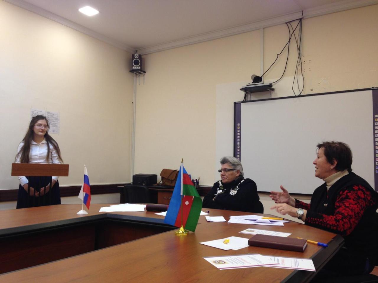 Сотни школьников приняли участие в Олимпиаде в Баку