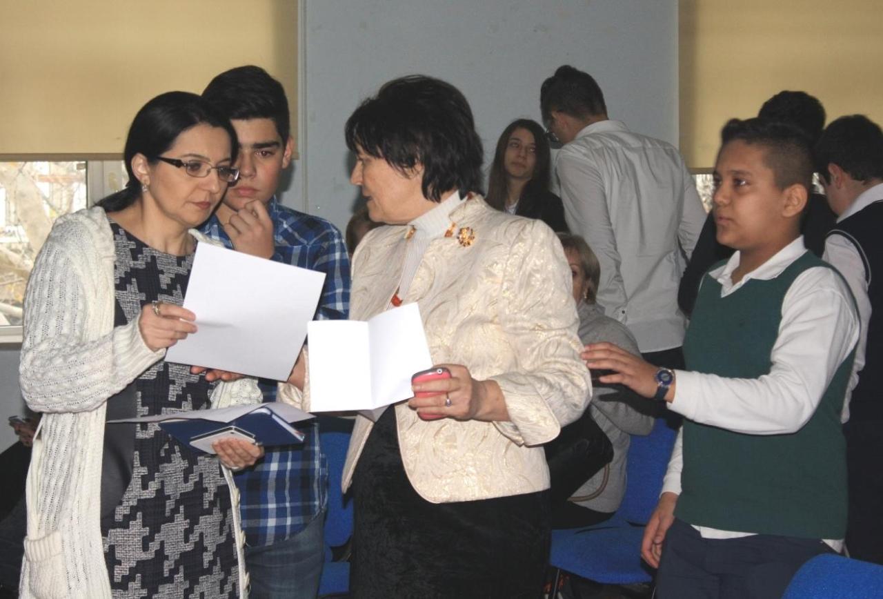 Сотни школьников приняли участие в Олимпиаде в Баку