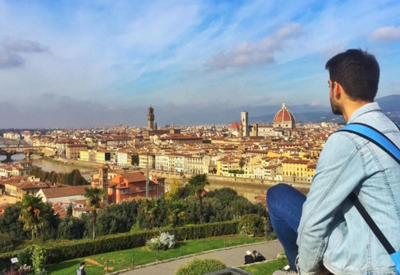 Популярный видеоблогер азербайджанского происхождения покорил интернет-пользователей