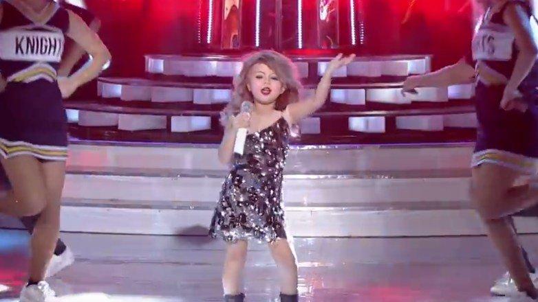 7-летняя "Тейлор Свифт" покорила жюри шоу талантов