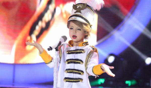 7-летняя "Тейлор Свифт" покорила жюри шоу талантов