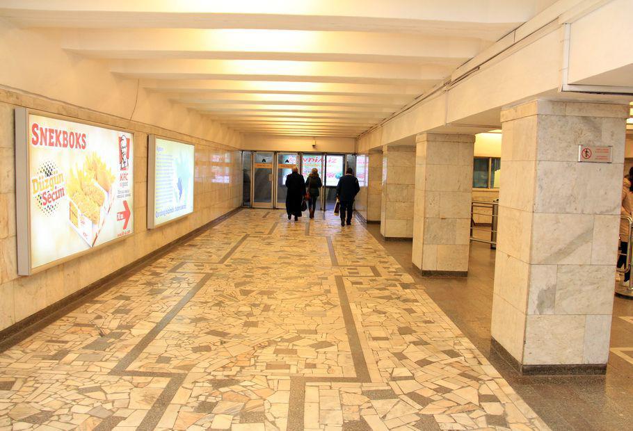 Закрывается вход одной из станций бакинского метро