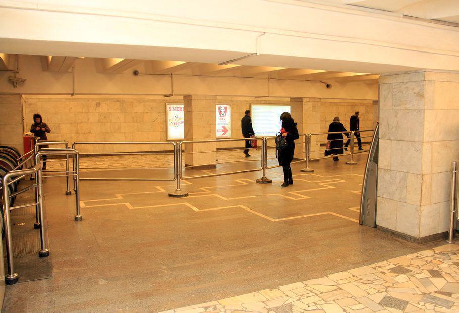 Закрывается вход одной из станций бакинского метро