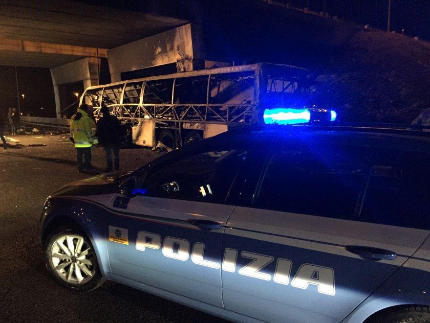 Ужасающая авария в Италии: школьники сгорели заживо в автобусе