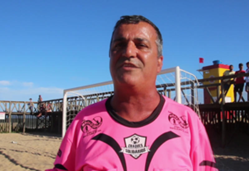 Рефери в розовом стал популярнее футбольных матчей, которые он судит