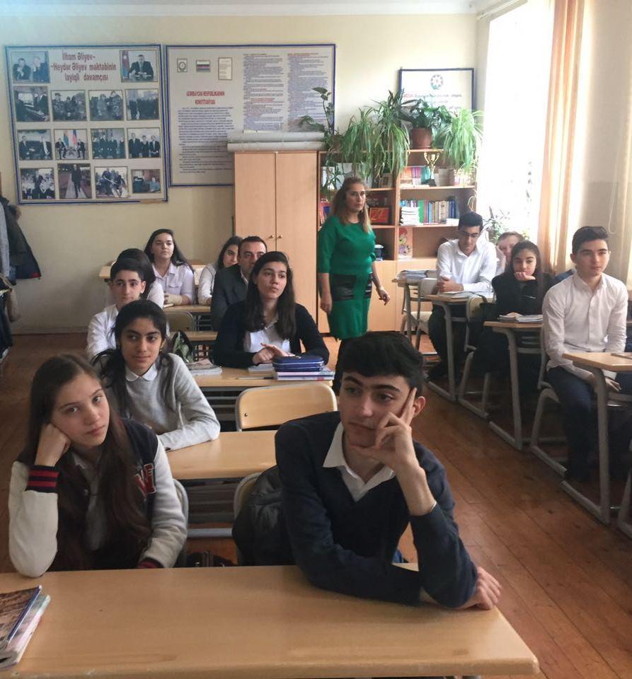 "Утро в сосновом лесу" для бакинских школьников