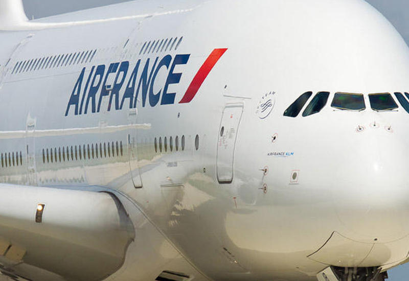 21 nəfəri təyyarədən endirdilər