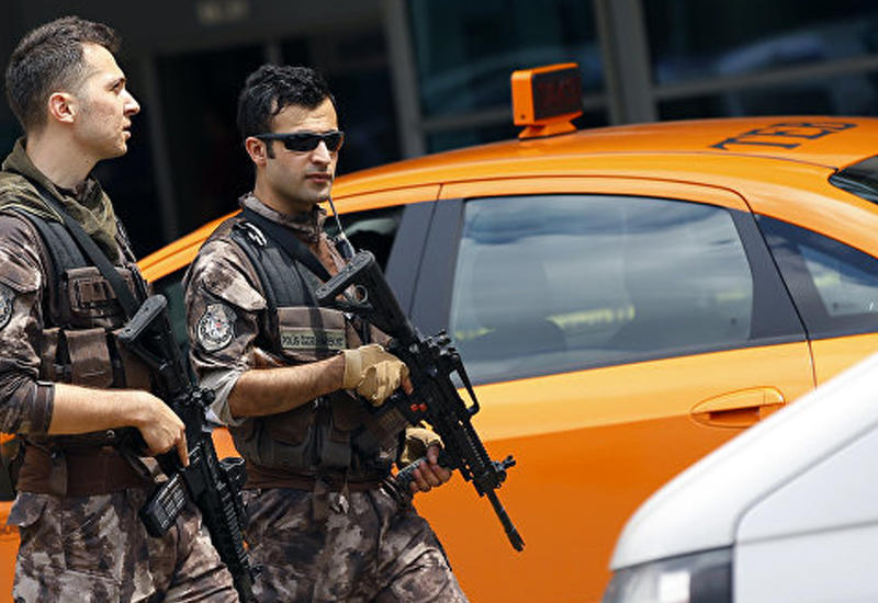 В стамбульской клинике пациент угрожает совершить суицид