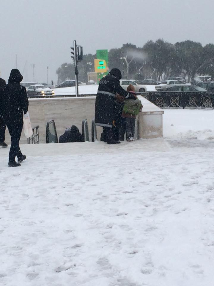 Снег затруднил движение транспорта в Баку