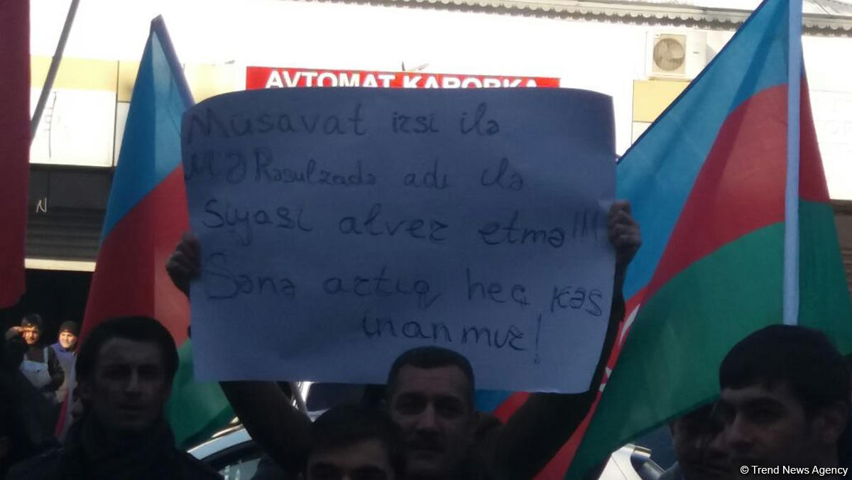 Перед штаб-квартирой партии "Мусават" прошла акция протеста