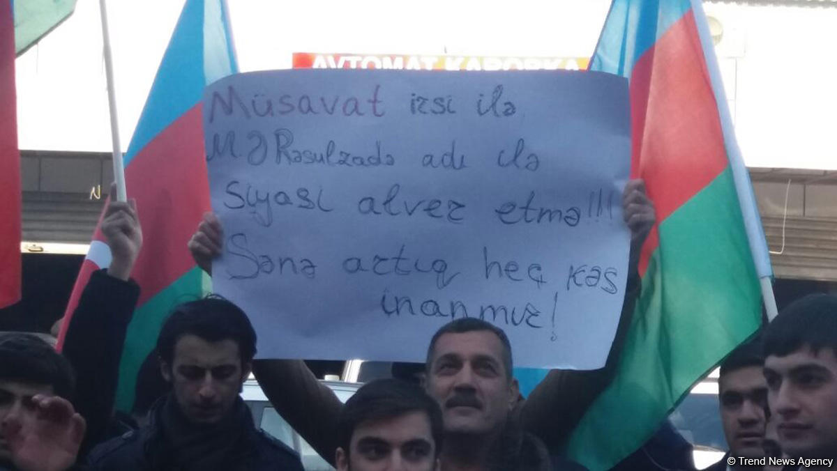 Перед штаб-квартирой партии "Мусават" прошла акция протеста