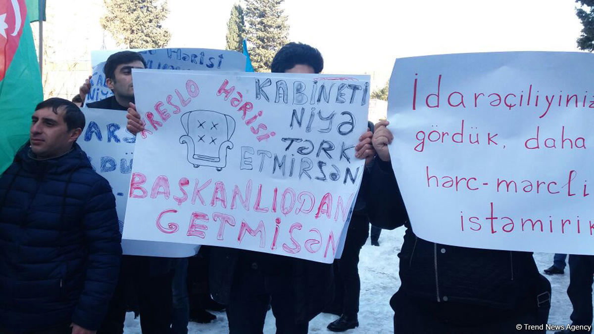 Перед штаб-квартирой партии "Мусават" прошла акция протеста