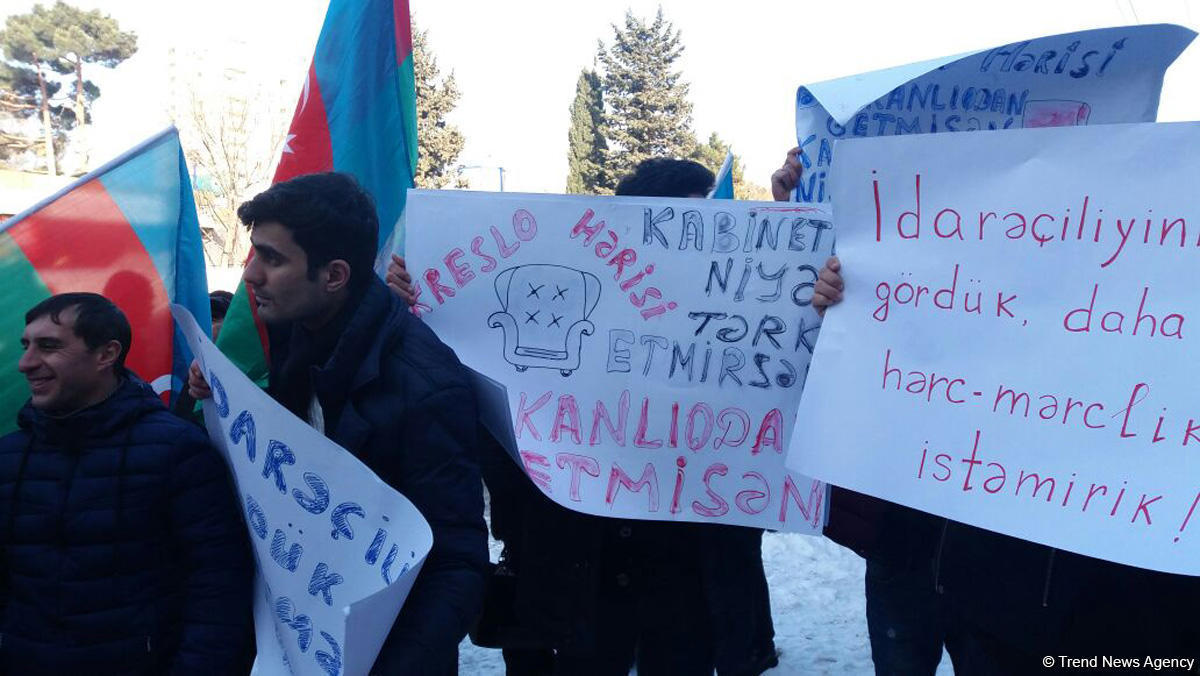 Перед штаб-квартирой партии "Мусават" прошла акция протеста
