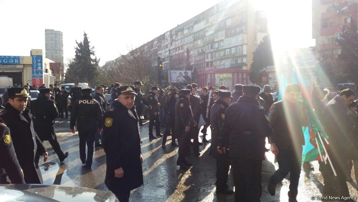Перед штаб-квартирой партии "Мусават" прошла акция протеста