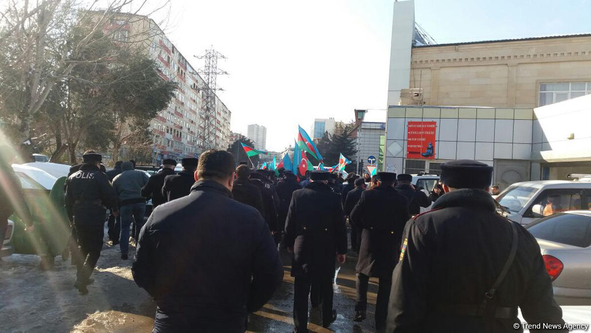 Перед штаб-квартирой партии "Мусават" прошла акция протеста