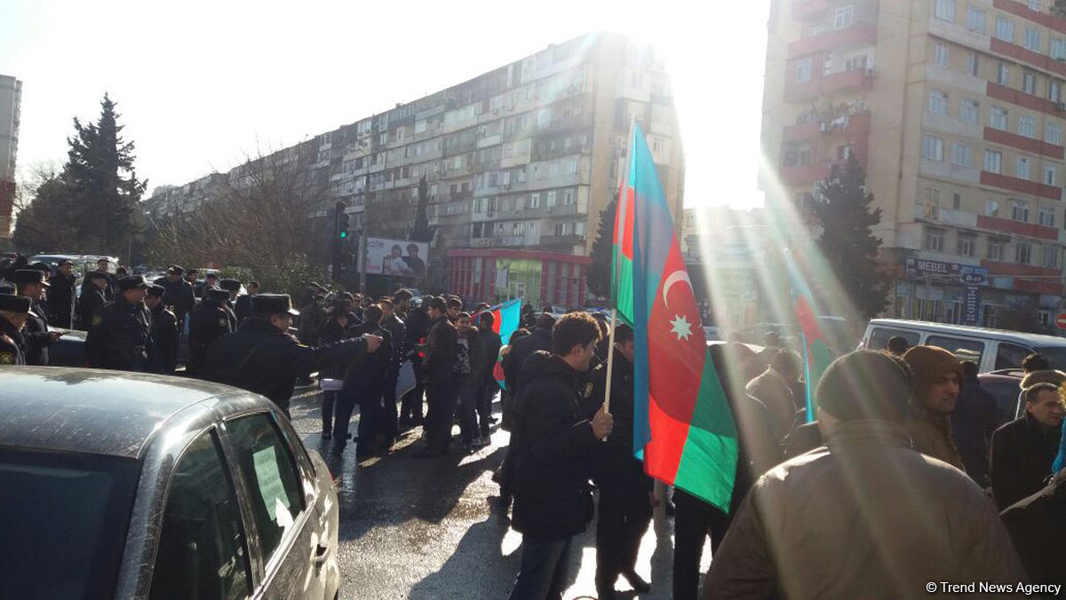 Перед штаб-квартирой партии "Мусават" прошла акция протеста