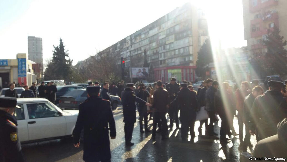 Перед штаб-квартирой партии "Мусават" прошла акция протеста