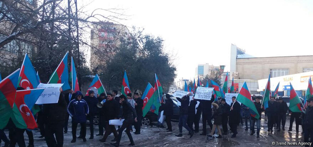 Перед штаб-квартирой партии "Мусават" прошла акция протеста