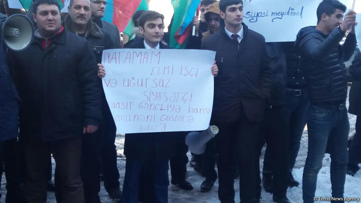 Перед штаб-квартирой партии "Мусават" прошла акция протеста