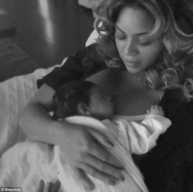 Hamilə Beyonse yarıçılpaq fotolarını yaydı