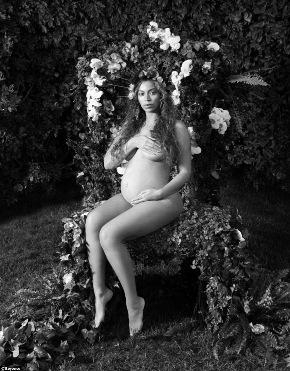 Hamilə Beyonse yarıçılpaq fotolarını yaydı