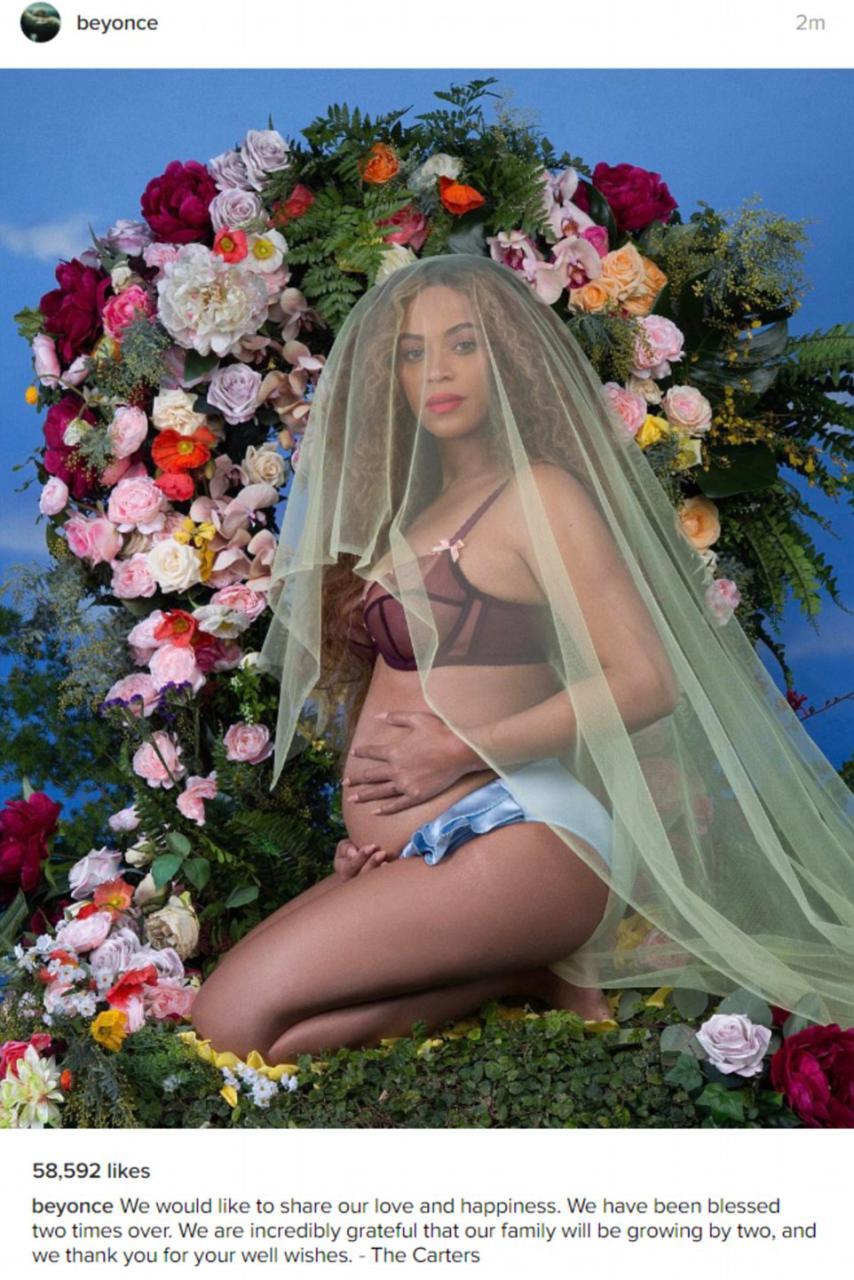 Hamilə Beyonse yarıçılpaq fotolarını yaydı