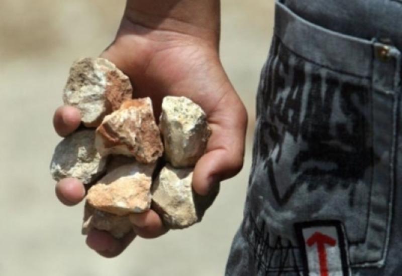 В Канаде мечеть забросали камнями