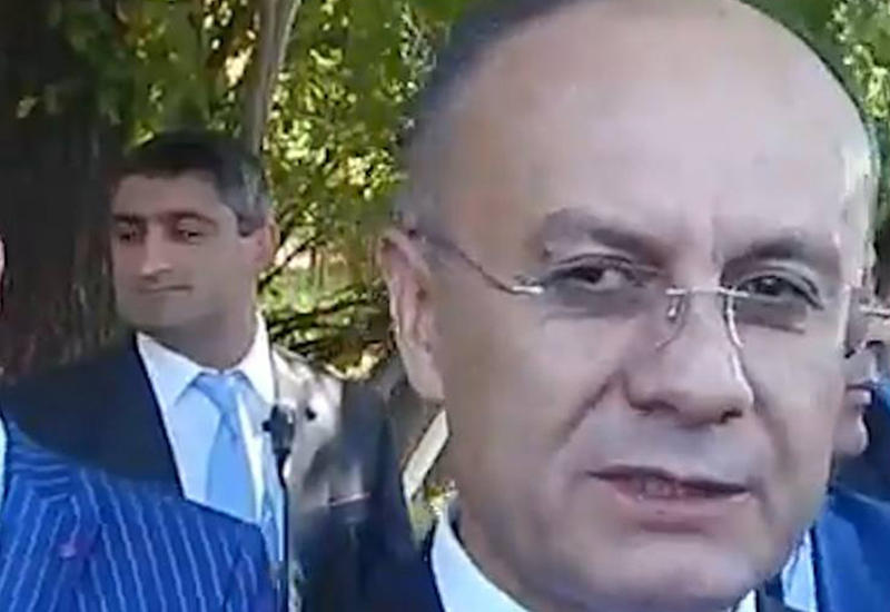 Люди Сейрана Оганяна расхаживают с оружием