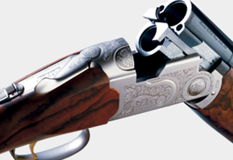 Получившая в подарок ружье девочка расплакалась от счастья