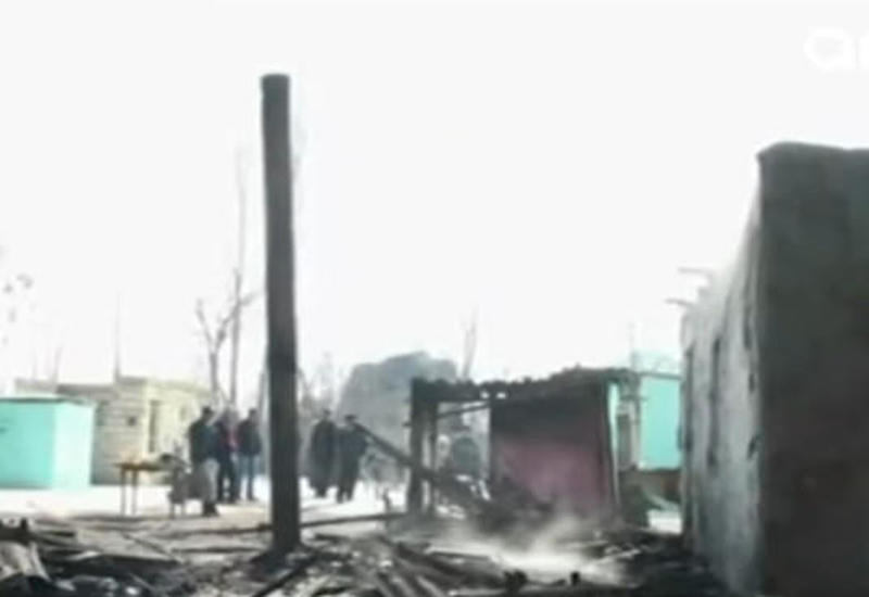 "Dedim ki, sobanın tüstüsü deyil evim yanır" - Oğlu ilə yaşayan ananın evi yanıb kül oldu