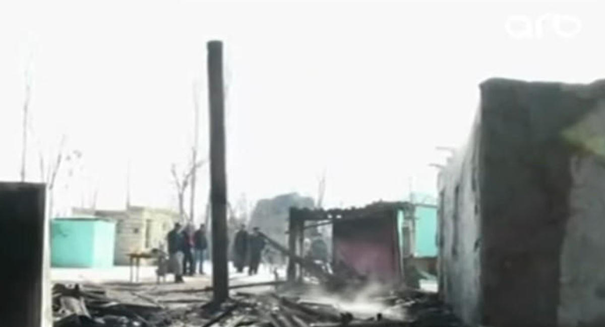"Dedim ki, sobanın tüstüsü deyil evim yanır" - Oğlu ilə yaşayan ananın evi yanıb kül oldu