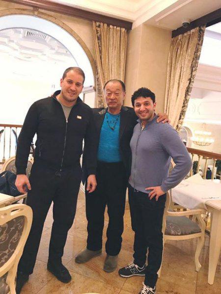 Xəyyam Nisanov "Mortal Kombat" filminin qəhrəmanı ilə