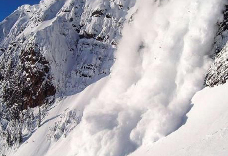 Во французских Альпах под лавину попали 9 человек, есть жертвы